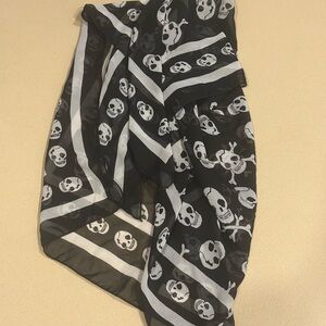 Skull Print Black and White scarf